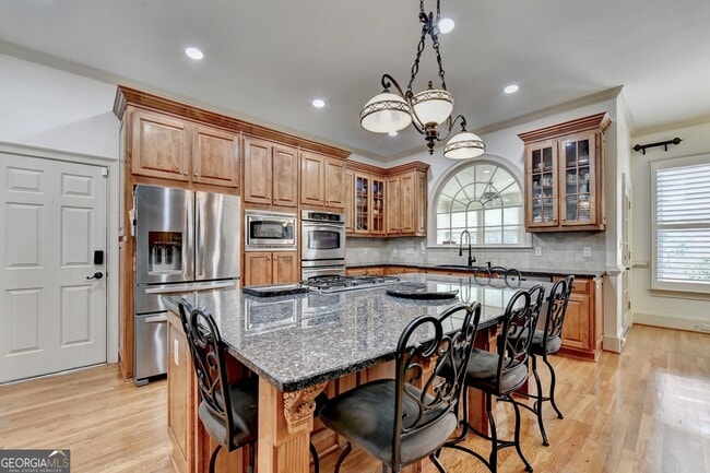 Building Photo - 8910 Pinehurst Cove