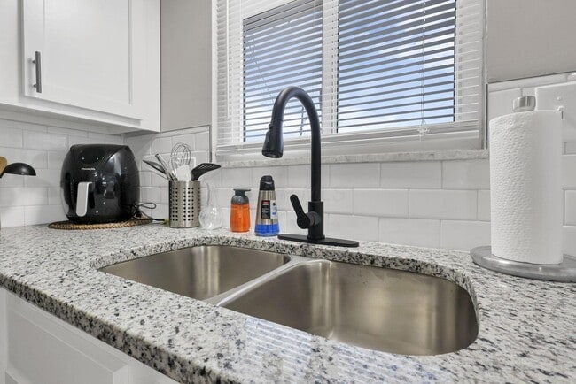 Building Photo - 1833 Berkeley Rd