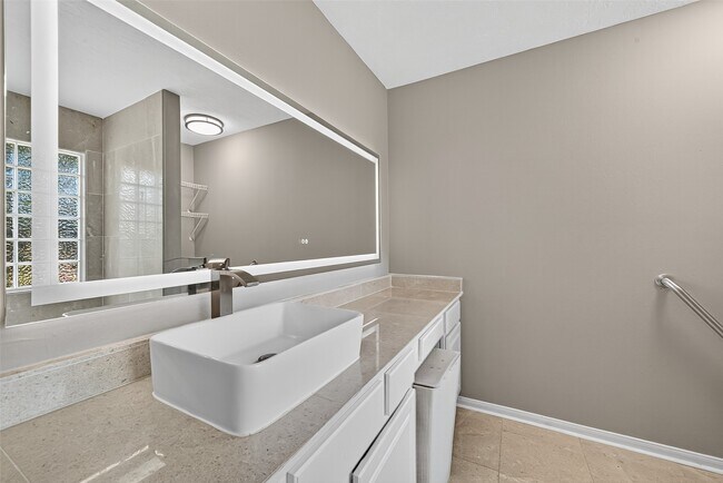 Building Photo - 6719 Woodland Oaks