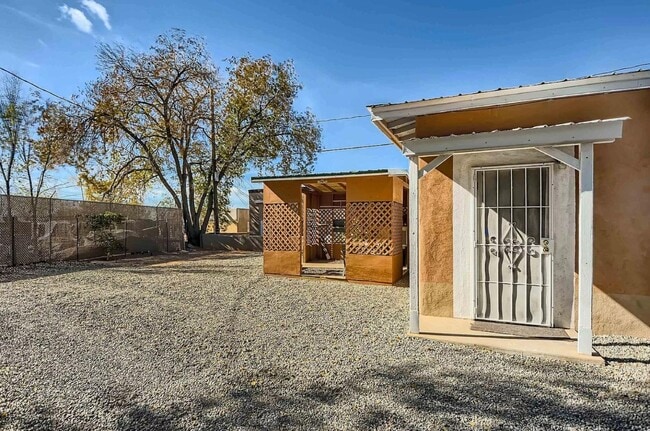 Building Photo - 738 Columbia St