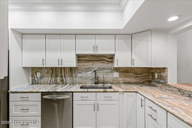 Building Photo - 6165 S Mirror Lake Dr