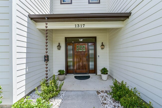 Building Photo - 1317 Chantilly Ln