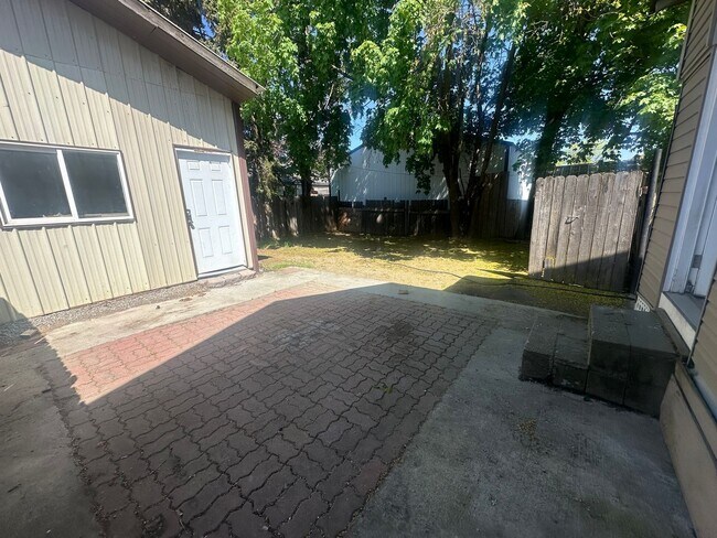 Building Photo - Spacious 4-Bedroom Home Near Northtown Mall