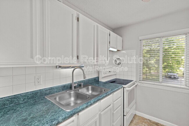 Building Photo - 2042 Gascony Parc Dr