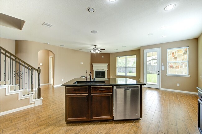 Building Photo - 18318 Russett Green Dr