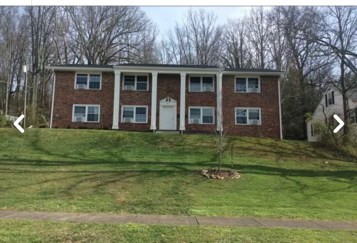 Building Photo - 601 W Poplar St