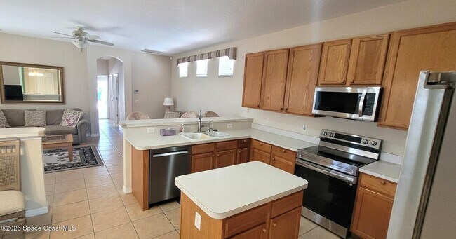Building Photo - 142 Babylon Ln