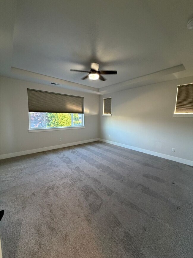 Building Photo - South Meridian Beautiful 4-Bedroom Home with a 3-Car Garage
