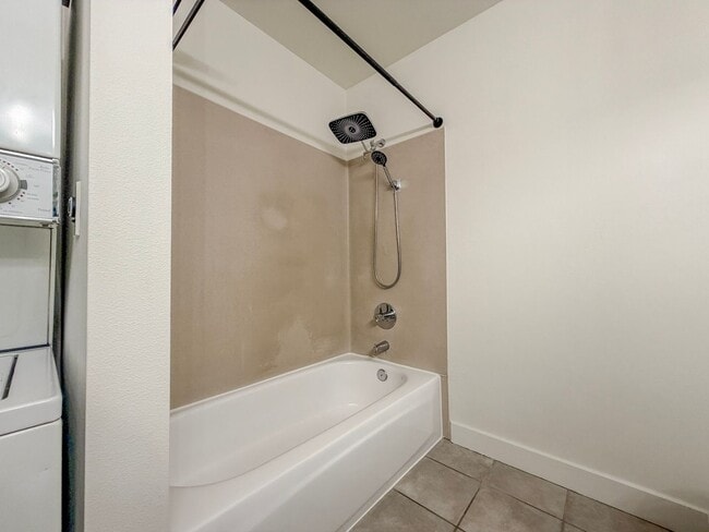 Building Photo - Great Location! 1bd/1bth Belltown Condo, $1,900/mo.