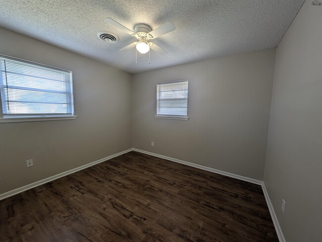 Building Photo - 3907 Peggy Dr