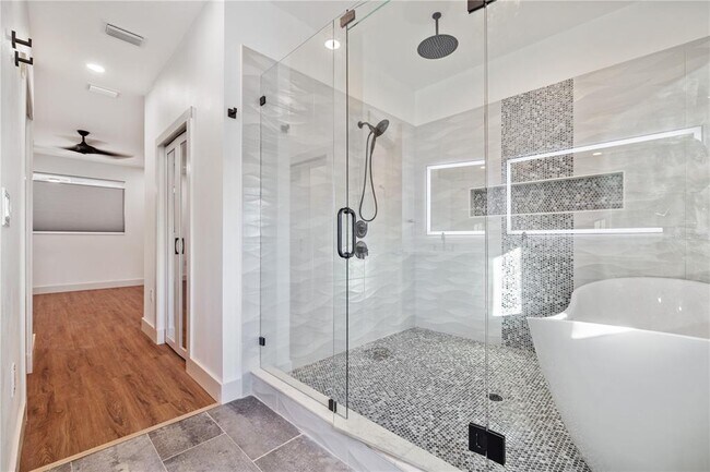 Building Photo - 2727 W Chestnut St