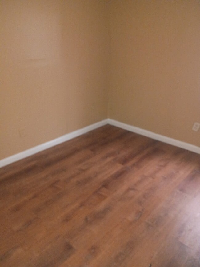 Building Photo - 726 Richmond Ave