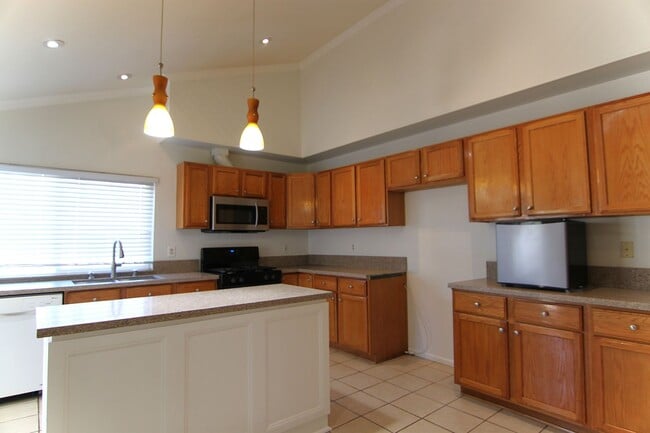 Building Photo - 5604 Bloomfield St