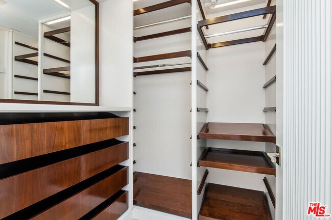 Building Photo - 15225 Palisades Village Ln