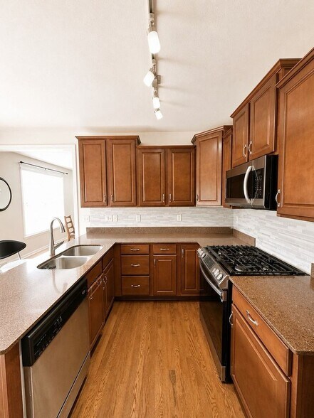 Building Photo - 10551 Cherry Grove Ct