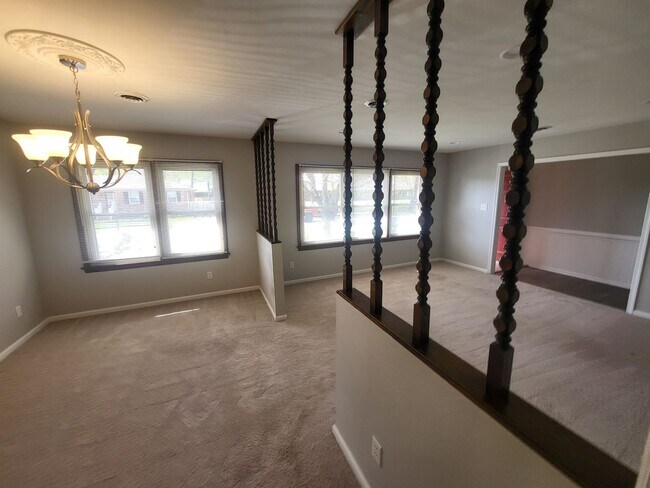 Building Photo - EASTON PLACE