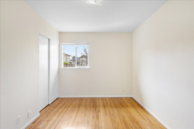 Building Photo - 2208 Buena Vista Ave