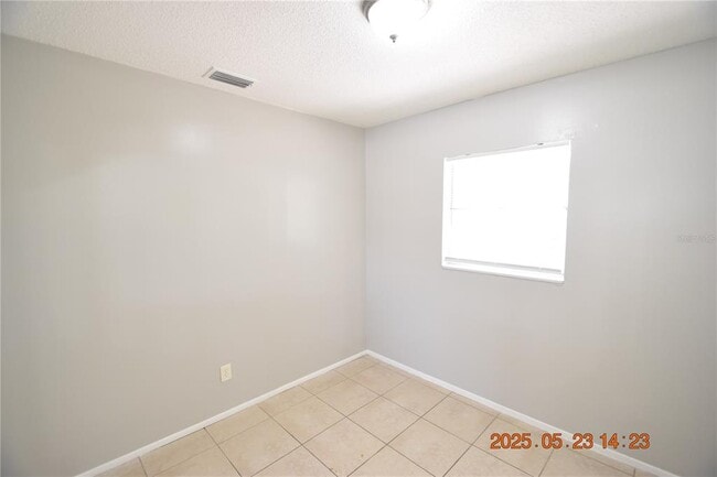 Building Photo - 4432 Tarpon Dr