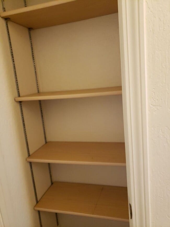 Building Photo - WAILUKU MANOR 1 BD. 1 BA. UNFURNISHED UNIT