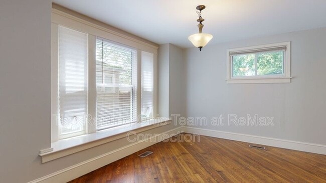Building Photo - 137 Carhart St