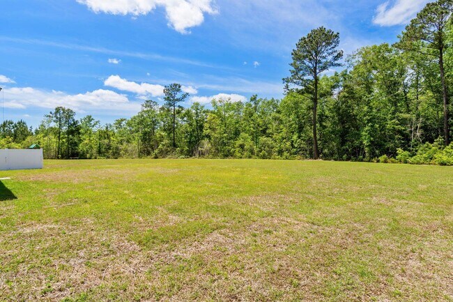 Building Photo - 450 Castillo Dr