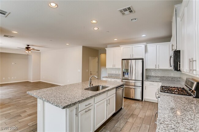 Building Photo - 2517 Bankhurst St