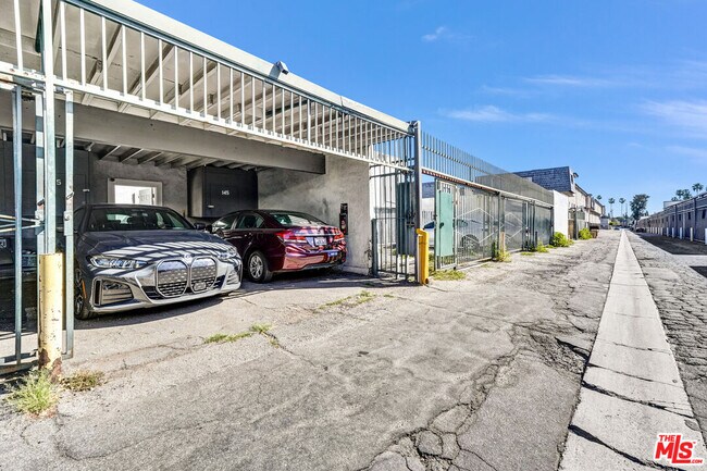 Building Photo - 18620 Hatteras St