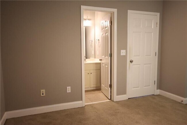 Building Photo - 460 S Barnett Shoals Rd