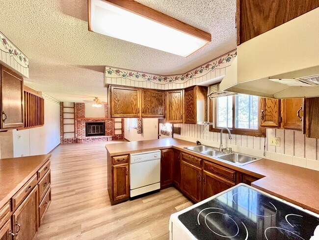 Building Photo - Spacious 4 bed/ 3 bath Two Story Home with Finished Basement - Lawn and Garden Care Included, New...