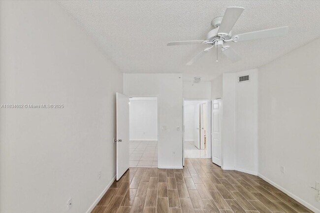 Building Photo - 6952 SW 39th St