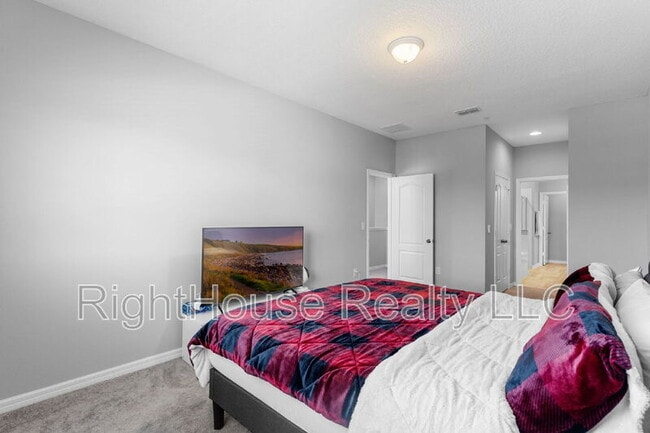 Building Photo - 323 Rustic Loop