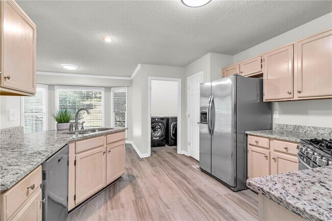 Building Photo - 608 Adam Cir
