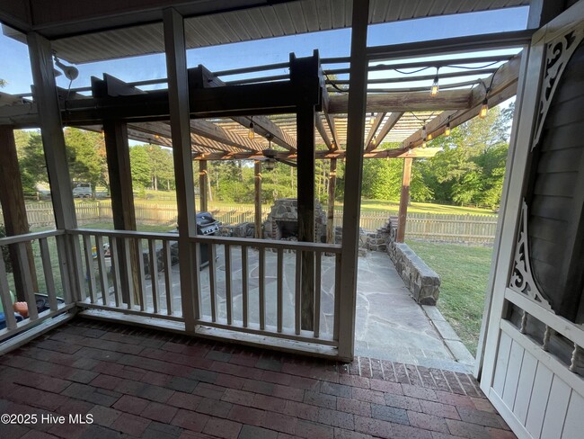 Building Photo - 358 Yadkin Run Ln