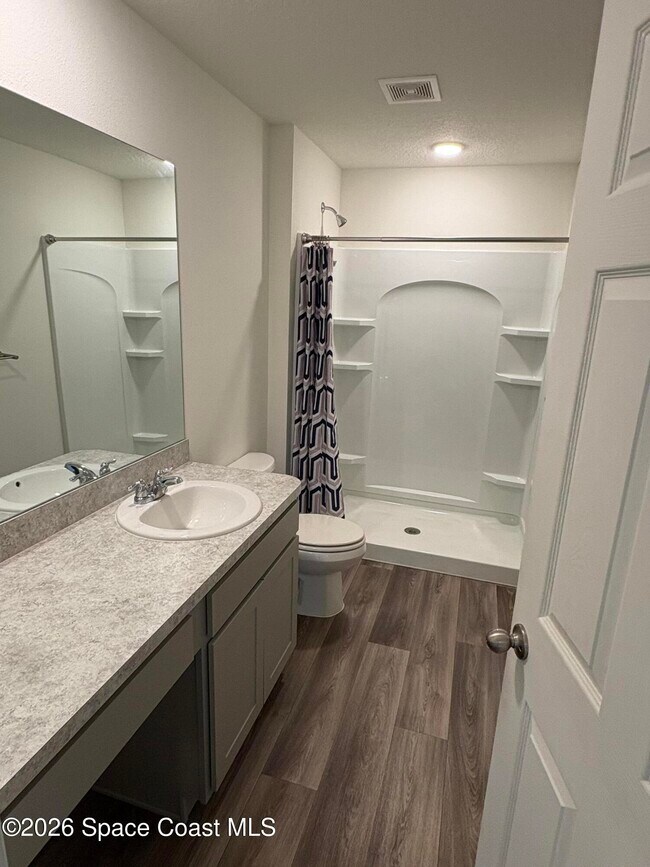 Building Photo - 212 Alminar Ave SE