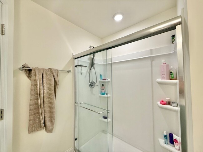 Building Photo - Newly Built 3BD, 2.5BA End Unit Zebulon Townhome in an HOA Community with Premier Amenities