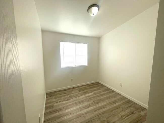 Building Photo - 3 bedroom in Chino!