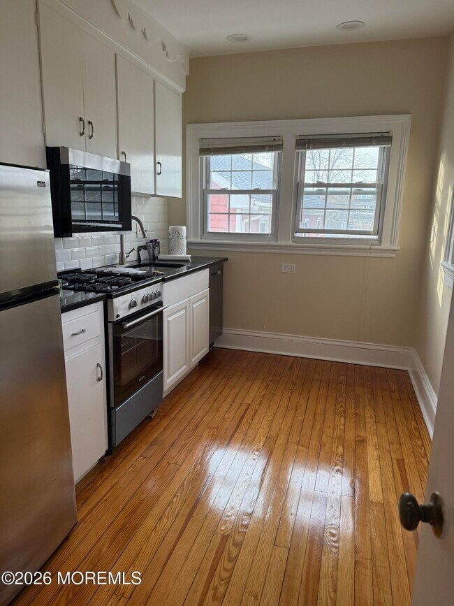 Building Photo - 126 Lake Ave