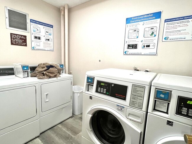 Building Photo - 1300 NE Miami Gardens Dr