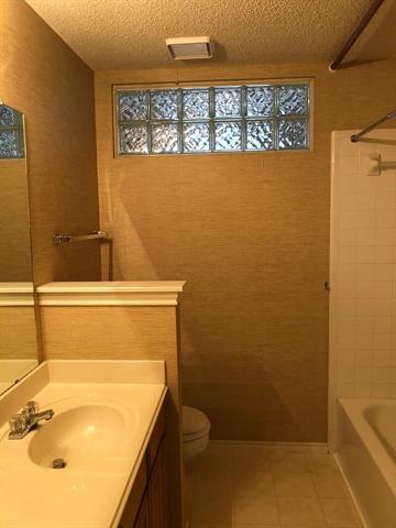 Building Photo - 2118 Stoneridge Dr