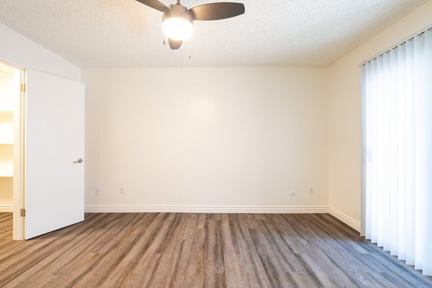 Building Photo - 1125 Meadow Lake Dr