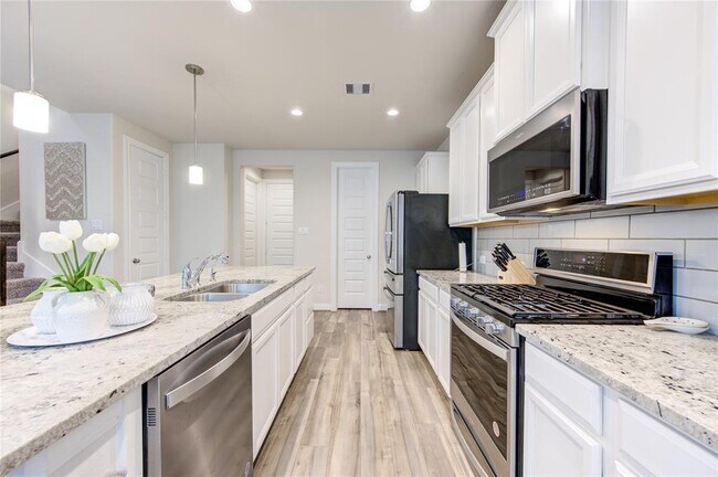 Building Photo - 9834 Rugged Oaks Dr