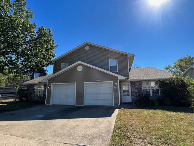 Building Photo - 3616-3618 Pimlico Dr