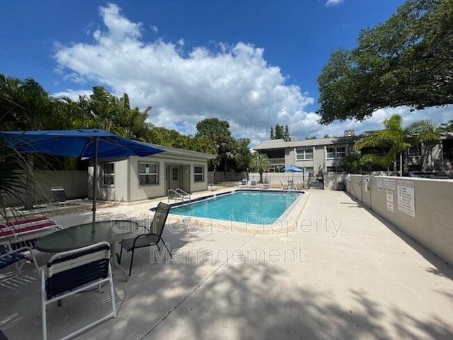 Building Photo - 3360 S Osprey Ave