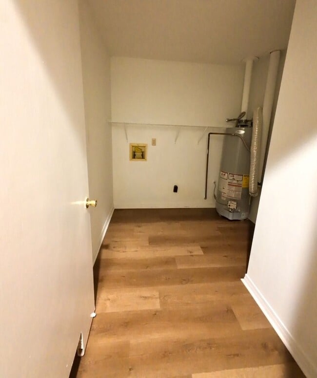 Building Photo - 3/2