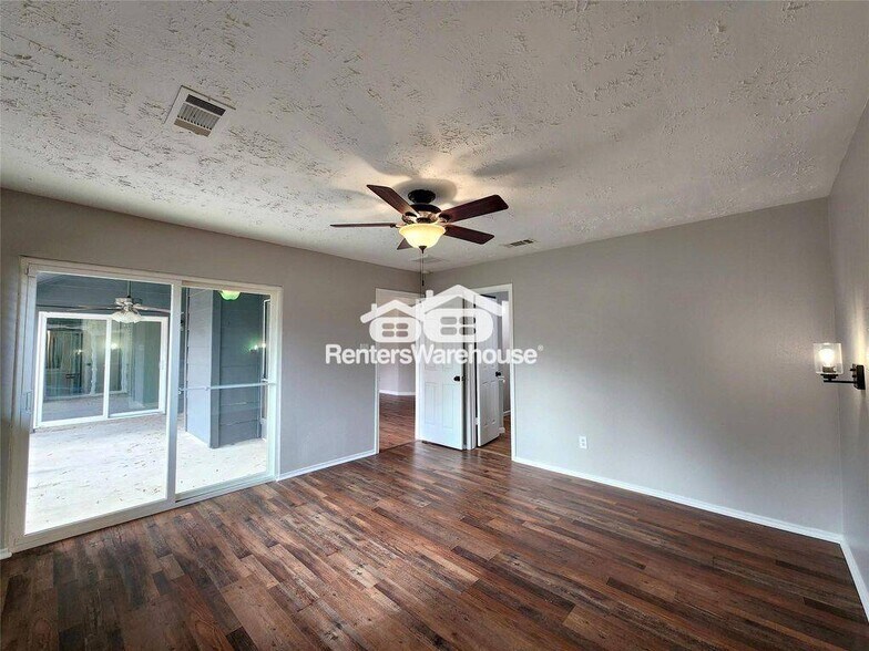 Building Photo - 2118 Creston Dr