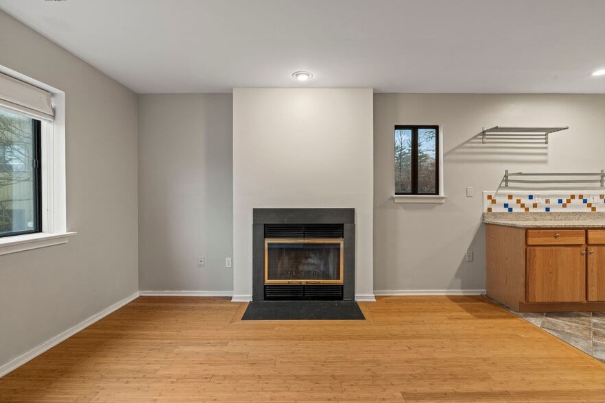 Building Photo - 431 Lynetree Dr