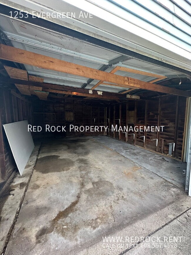 Building Photo - 1253 Evergreen Ave