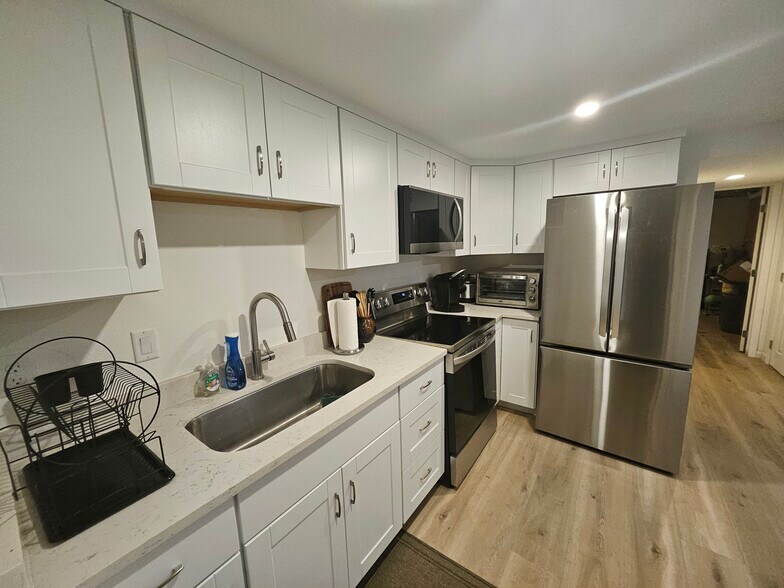 Building Photo - 5713 S Elati Way