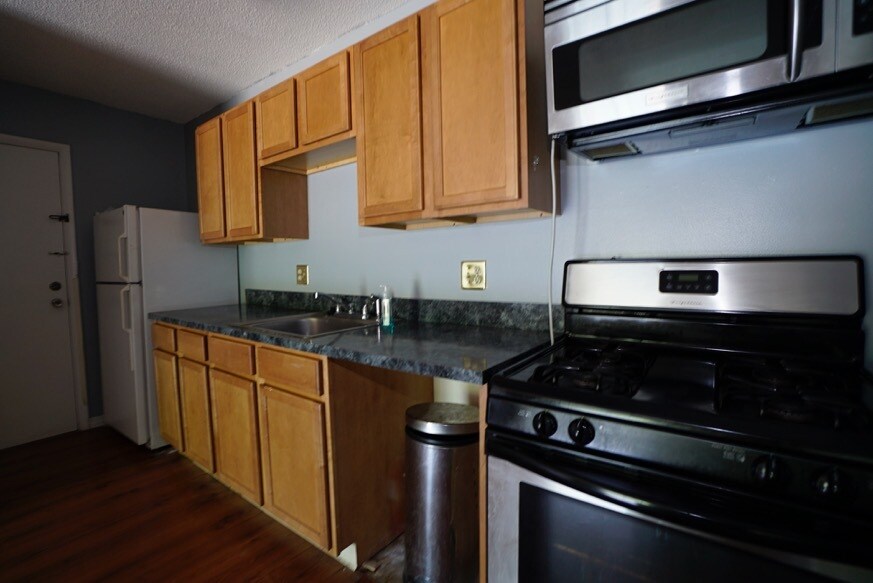 Building Photo - 1700 SW 16th Ct