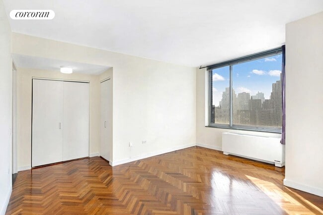 Building Photo - 356 E 88th St